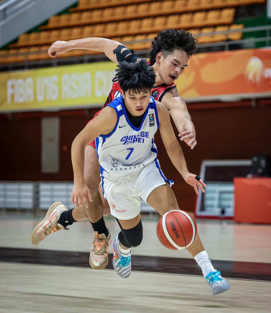 国中拿到冠, 他本人也是 国中拿到冠, 他本人也是