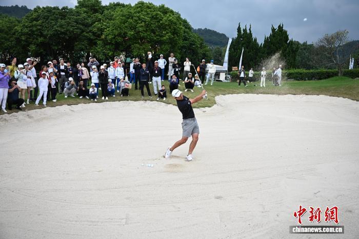 中新社记者, 图为科林, mMZEN