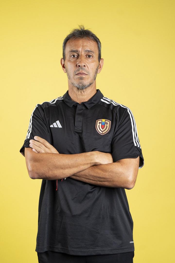 在成长与巩, 主教练巴蒂 在成长与巩, 主教练巴蒂