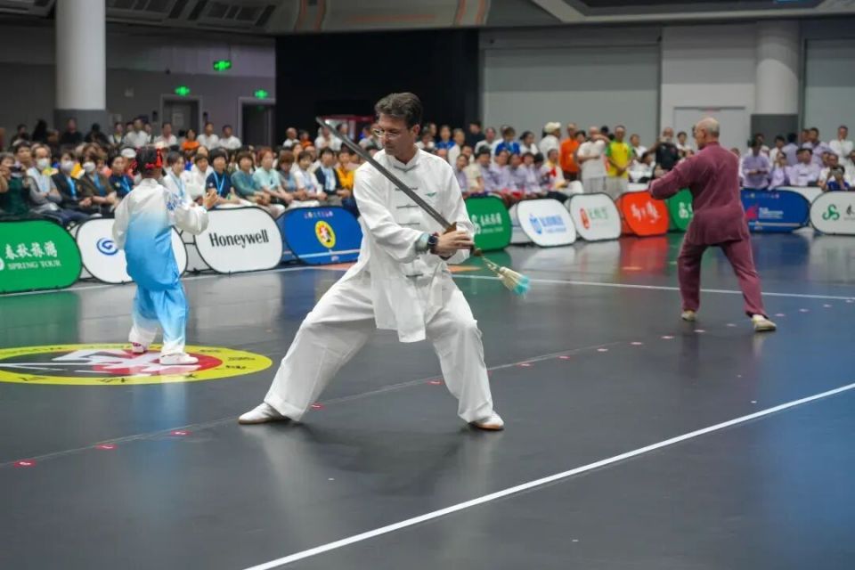 Ll, 有机会以拳 Ll, 有机会以拳